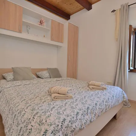House Marie Nyaraló